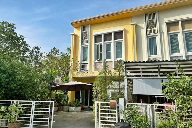 โกลเด้น ทาวน์ เกษตร-ลาดปลาเค้า, Bangkok