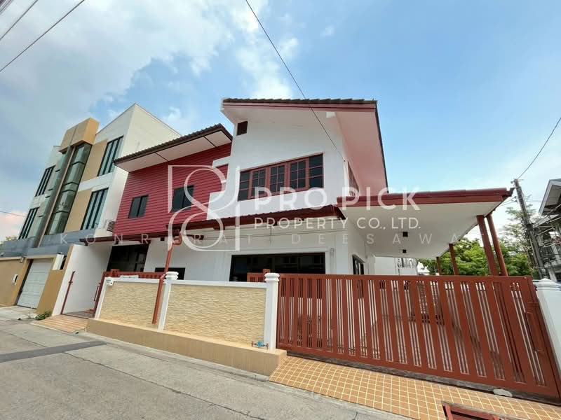 For Sale Detached House in Prime Sukhumvit 101/1 BTS Punnawithi Phrakanong Bangkok 3 Beds 1 Bath, Bangkok