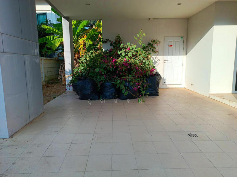 หมู่บ้านเลค นรา, Khon Kaen