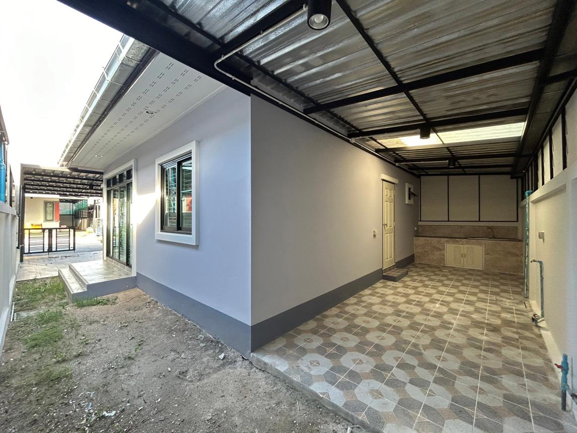 Townhouse in Ing Thara Village, Pluak Daeng, Rayong