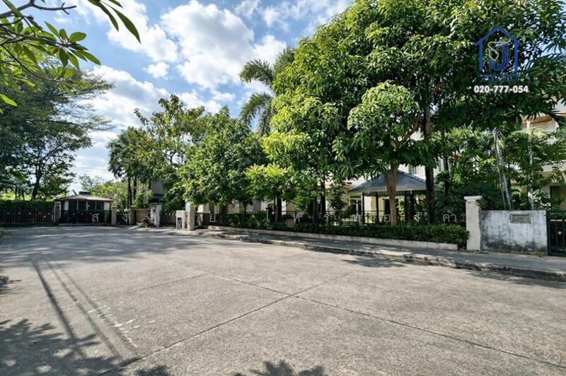 หมู่บ้านพัฒนาการ, Bangkok