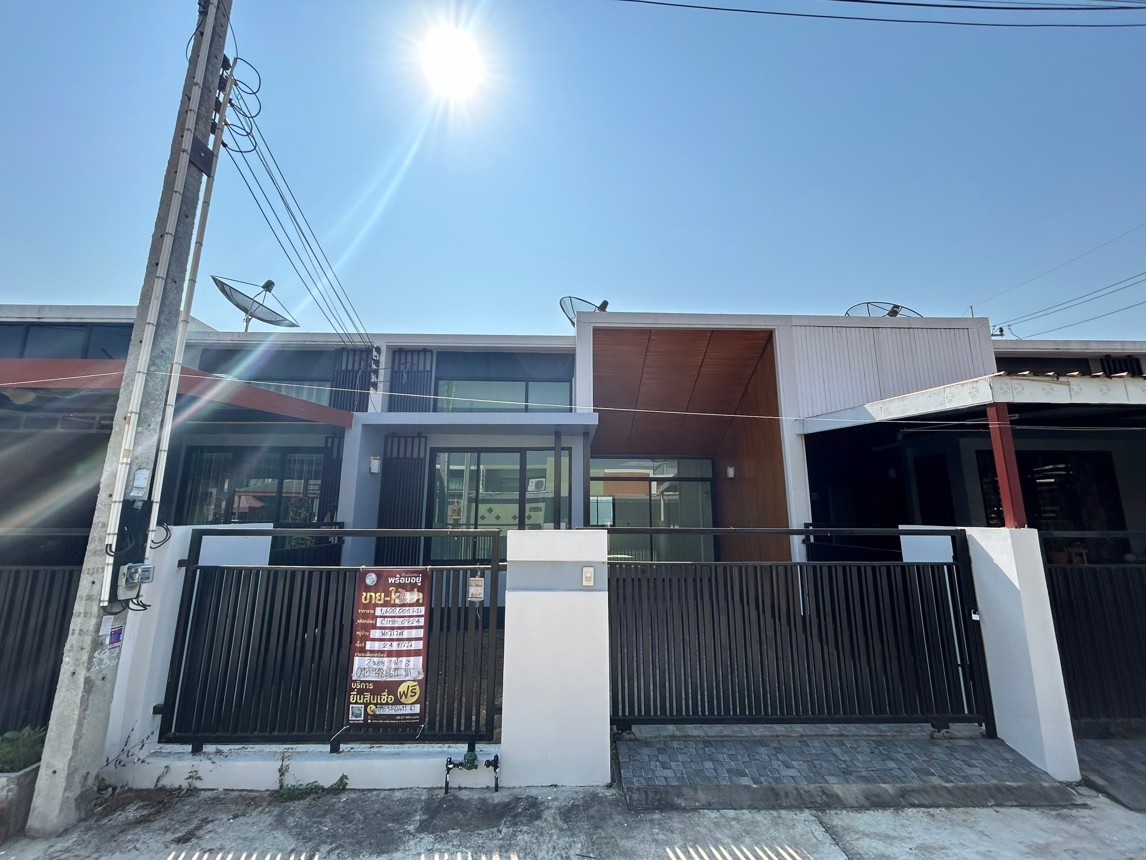 Townhouse in Baan Jee Fores Amata Pluak Daeng Rayong