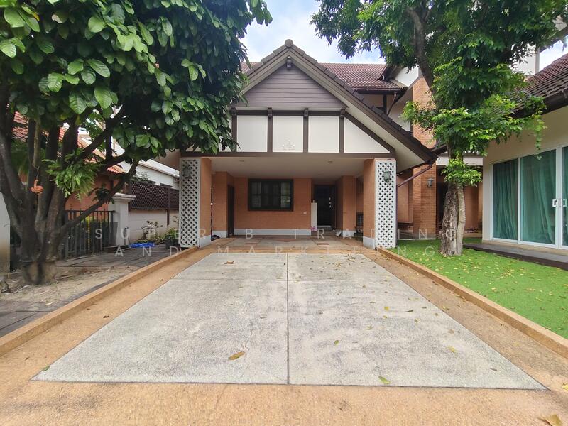 Laddarom Ekkamai-Ramintra, Bangkok