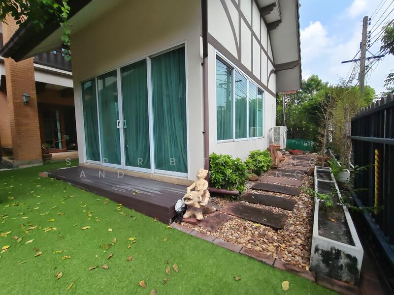 Laddarom Ekkamai-Ramintra, Bangkok