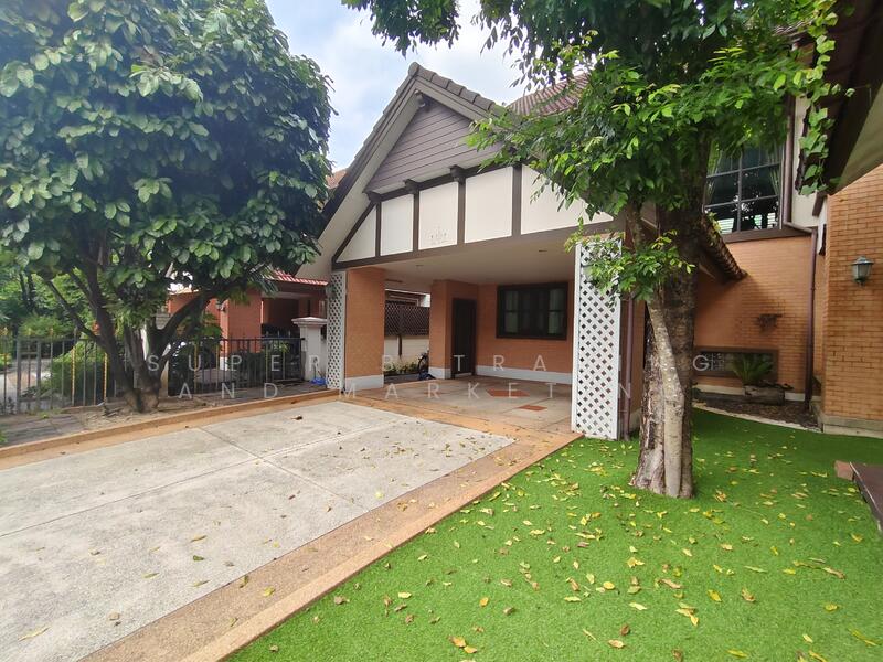 Laddarom Ekkamai-Ramintra, Bangkok