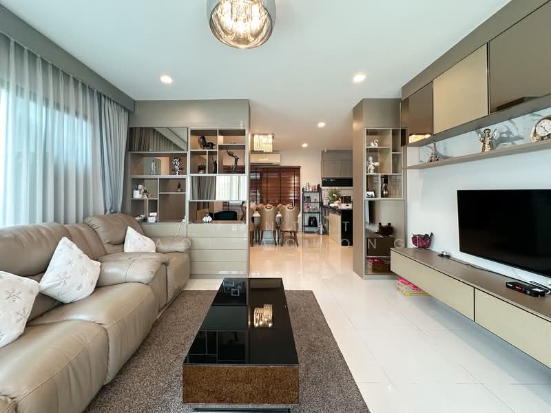 Setthasiri Charun-Pinklao, Bangkok
