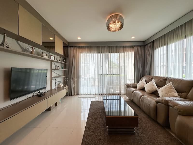 Setthasiri Charun-Pinklao, Bangkok