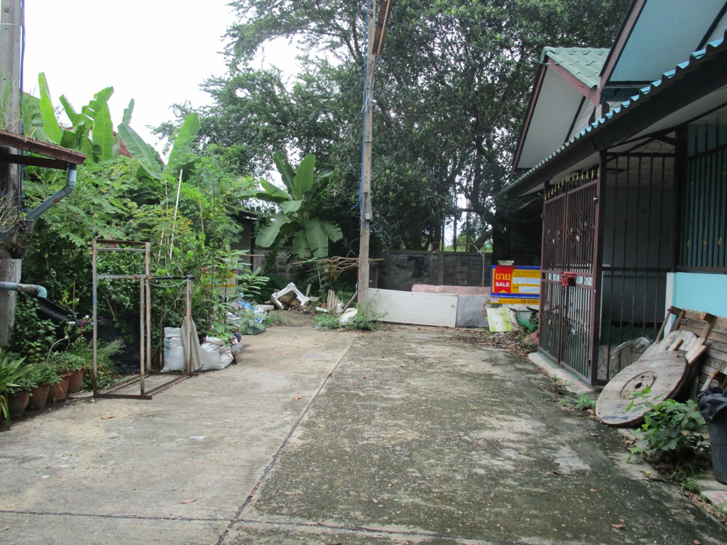 ทาวน์เฮ้าส์ โครงการบ้านเรือนสุข 2 จังหวัดปทุมธานี