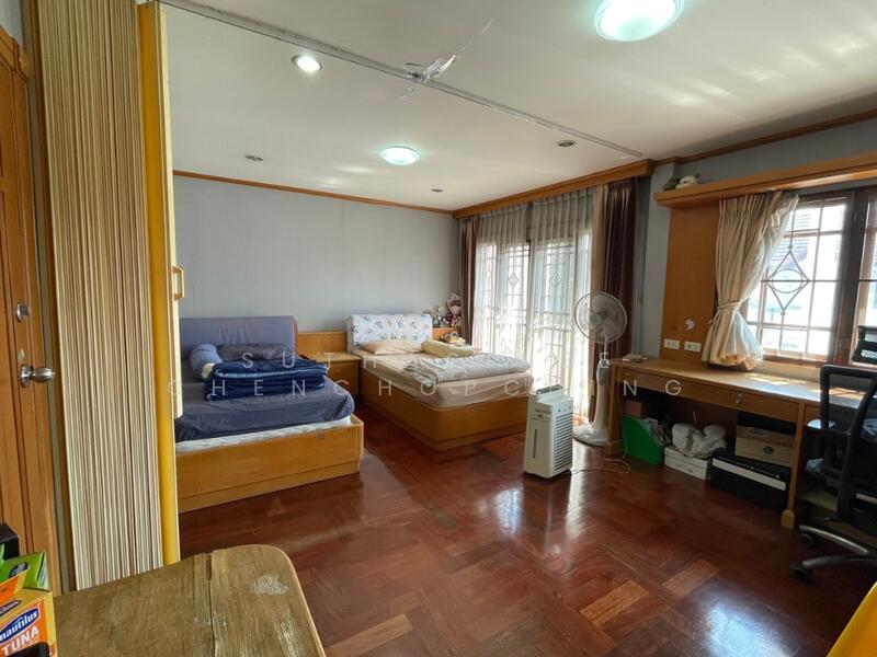 3-BR Townhouse, Bangkok