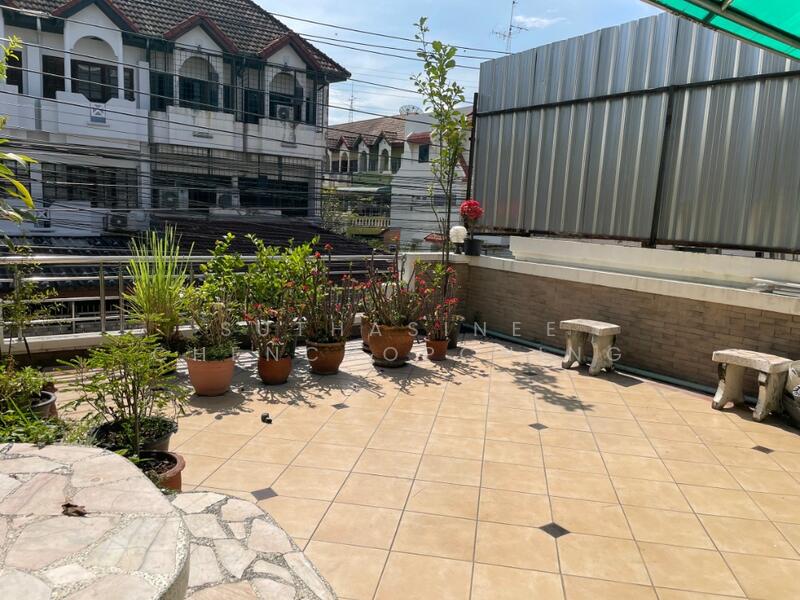 3-BR Townhouse, Bangkok