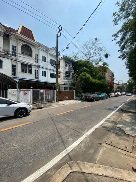5-BR Townhouse, Bangkok