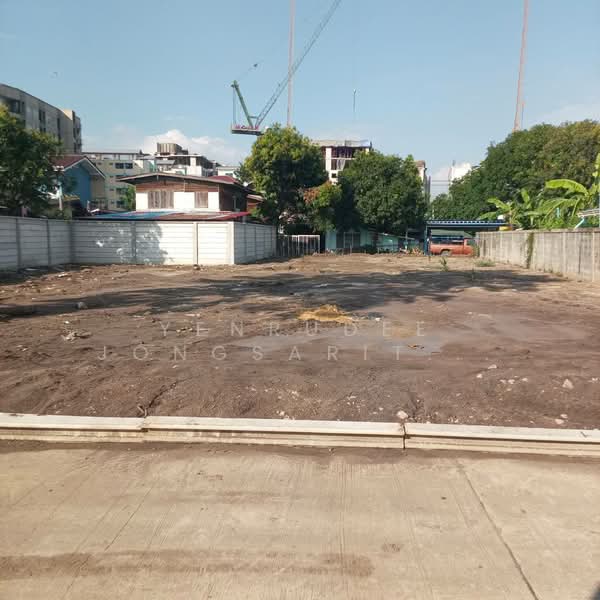 Land for Sale close to BTS Punnavithi, suit for private house, Bangkok