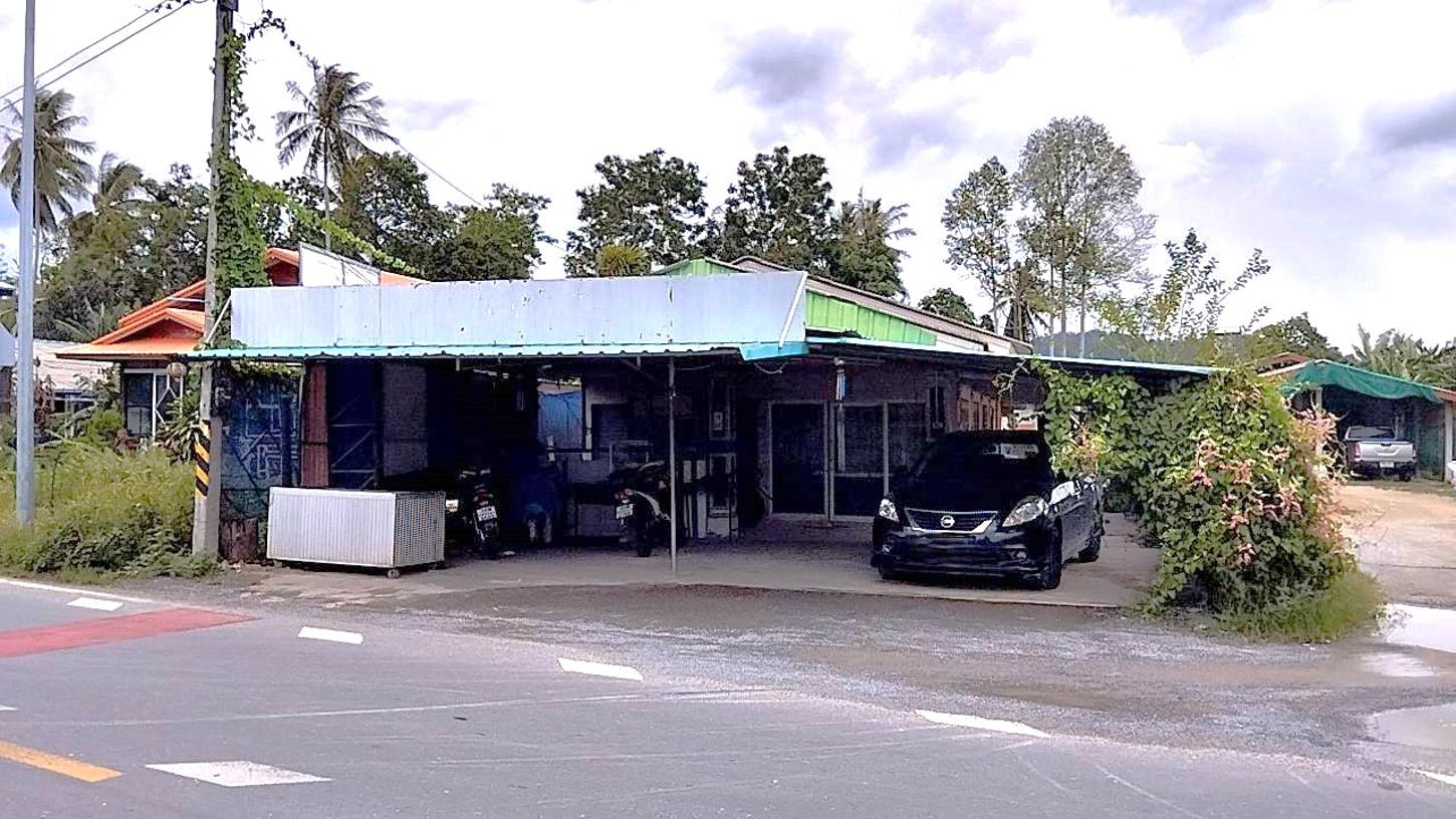 Single House with Sloping Lawn in Trat Province