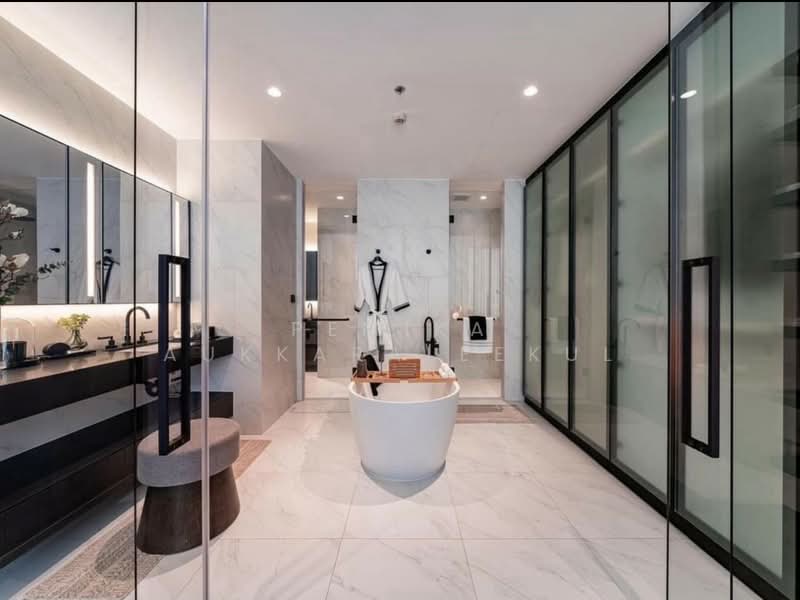 Tait Sathorn 12, Bangkok