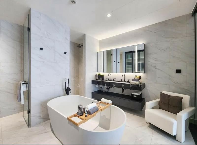 Tait Sathorn 12, Bangkok