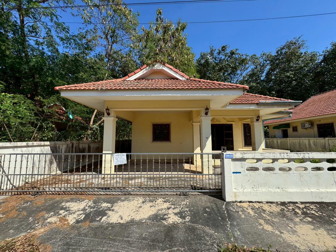Single House, Outside Rayong Development Project, Nakorn Phetra, Rayong