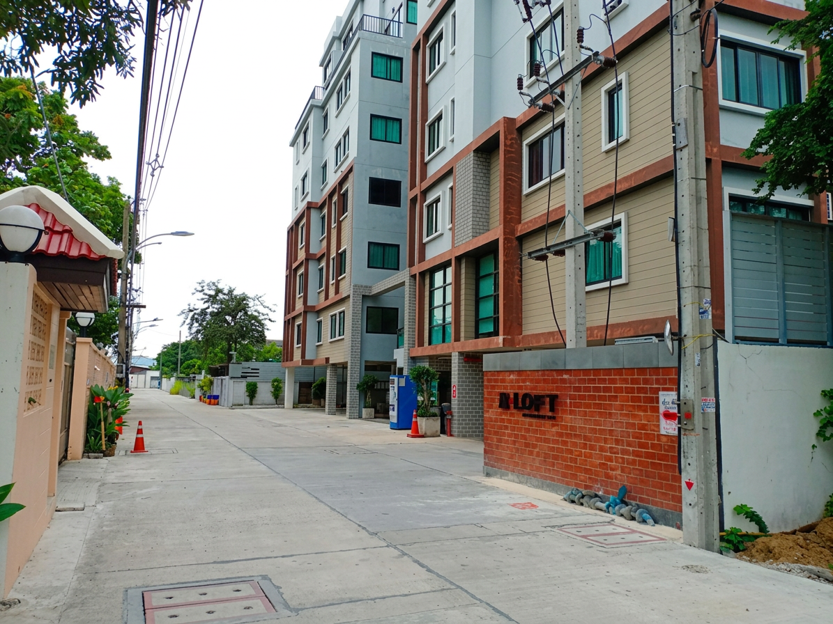 B-LOFT SUKHUMVIT 115