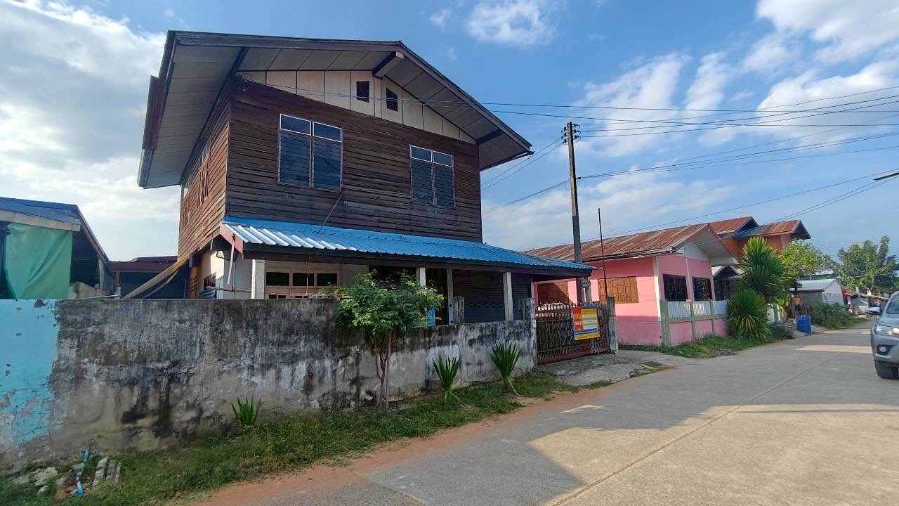 บ้านครึ่งตึกครึ่งไม้ 2 ชั้น ชายหาด ขอนแก่น