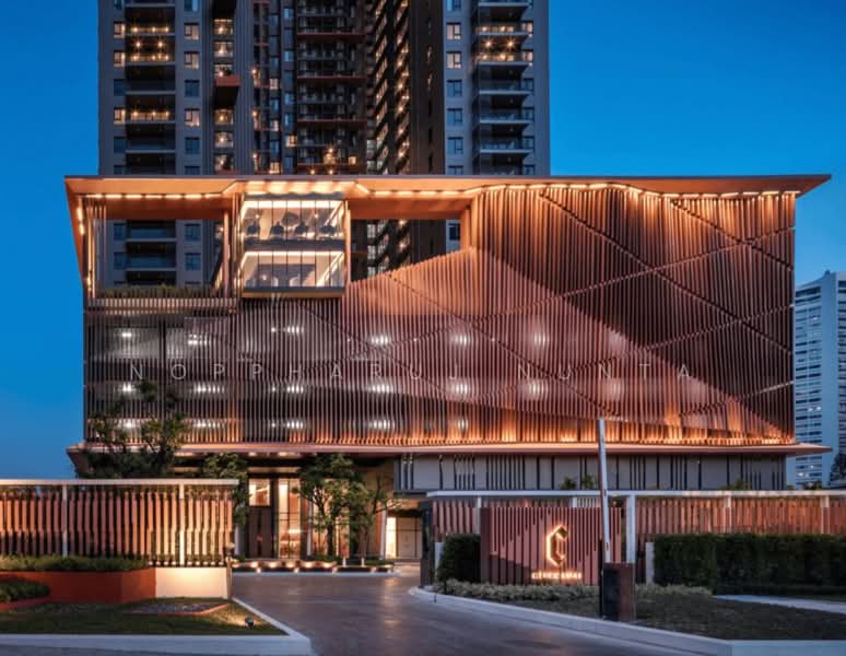 C Ekkamai, Bangkok