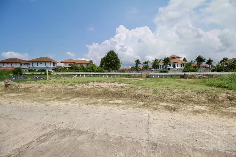 Filled Land for Sale, 2 plots, 150 sq.wah each,1 km from Laemtong Shopping Mall (Can be sold separat, Rayong