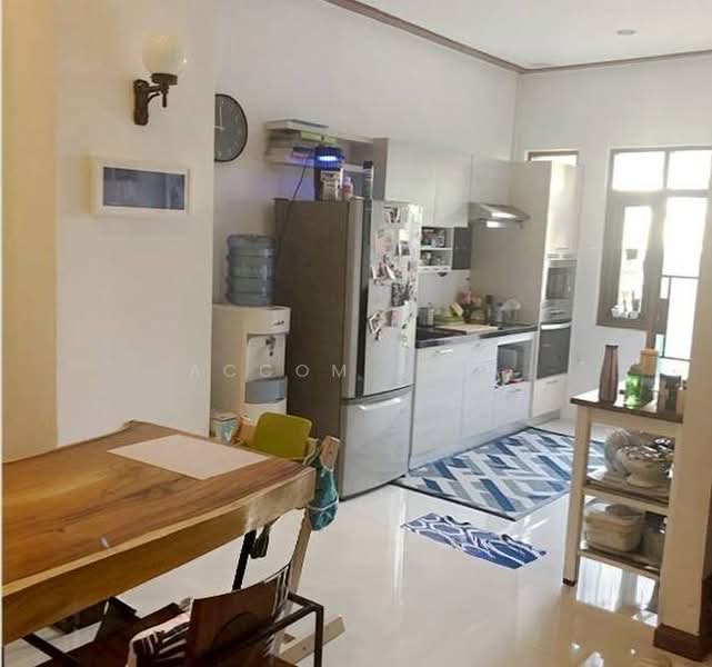 Modern Family Home with a Peaceful Garden in Sukhumvit (AA24205), Bangkok