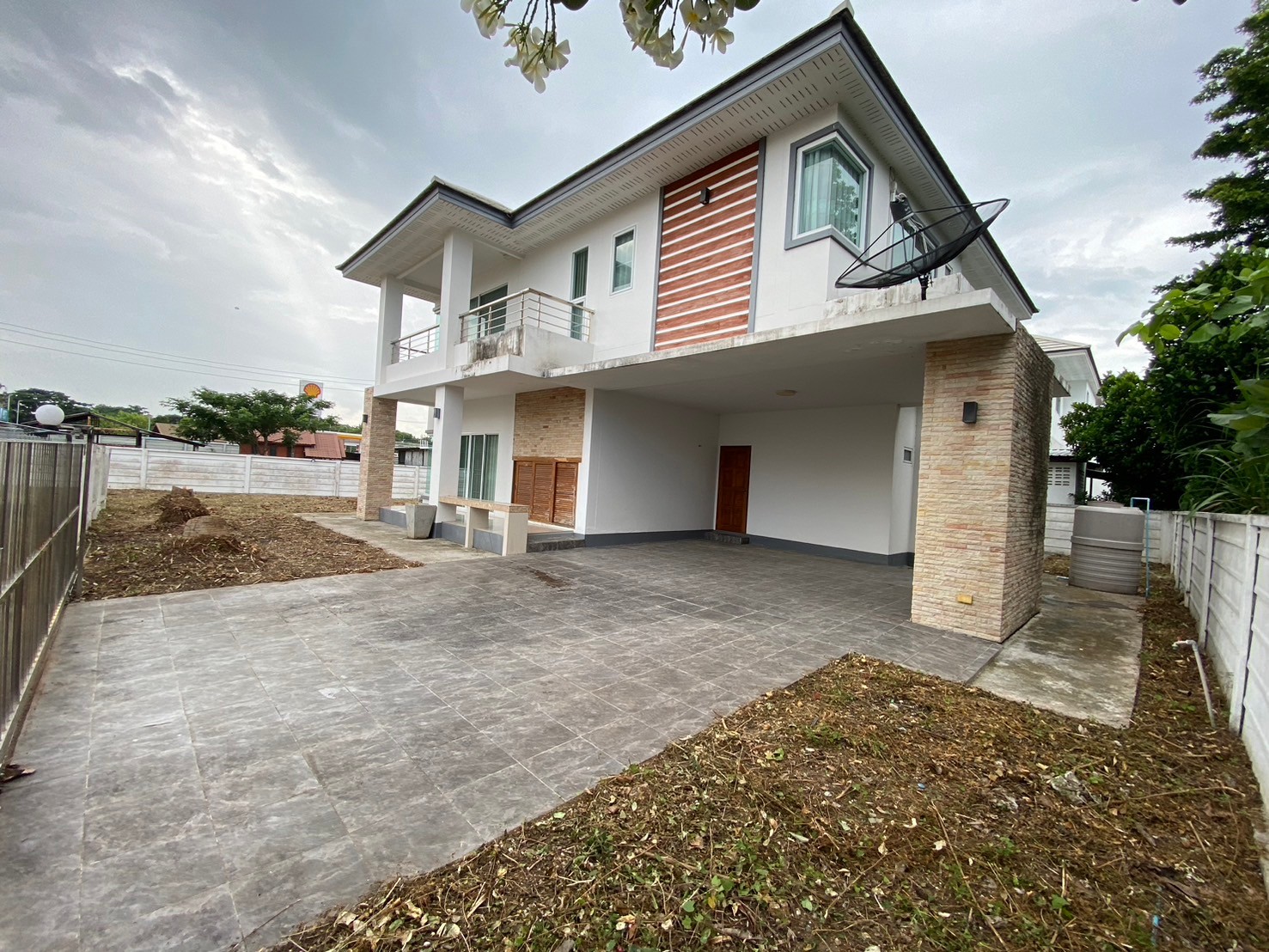 บ้านเดี่ยว 2 ชั้น โครงการบ้านเอราวัณ เมืองร้อยเอ็ด : ปรับปรุงใหม่