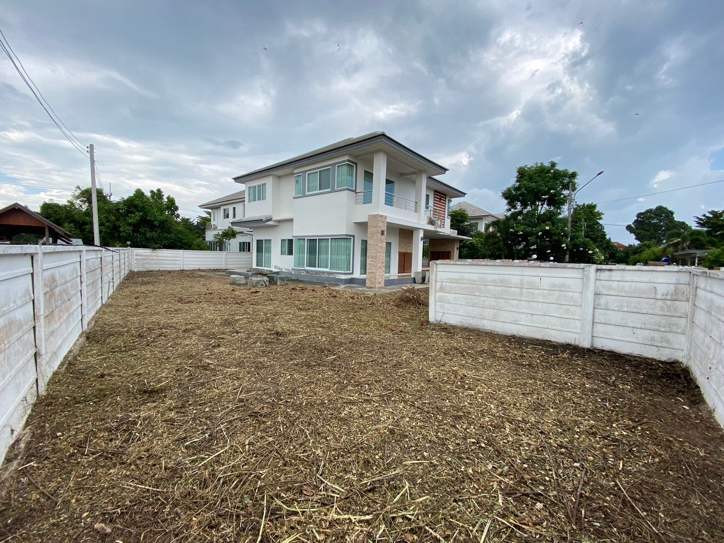 บ้านเดี่ยว 2 ชั้น โครงการบ้านเอราวัณ เมืองร้อยเอ็ด : ปรับปรุงใหม่