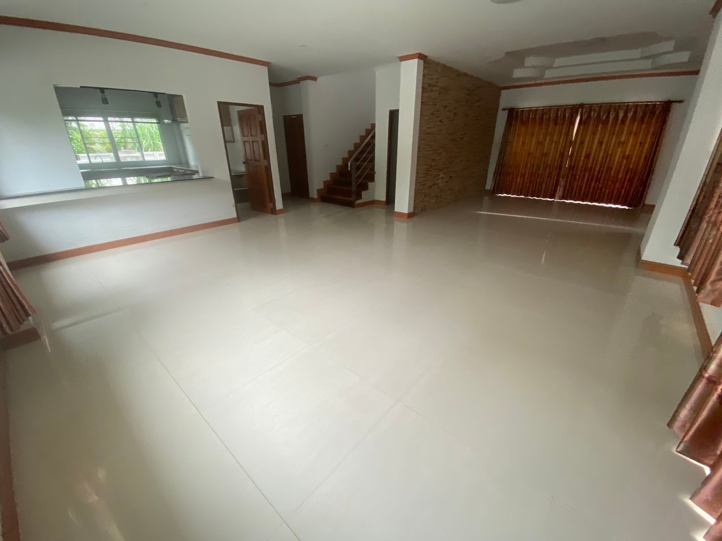 บ้านเดี่ยว 2 ชั้น โครงการบ้านเอราวัณ เมืองร้อยเอ็ด : ปรับปรุงใหม่