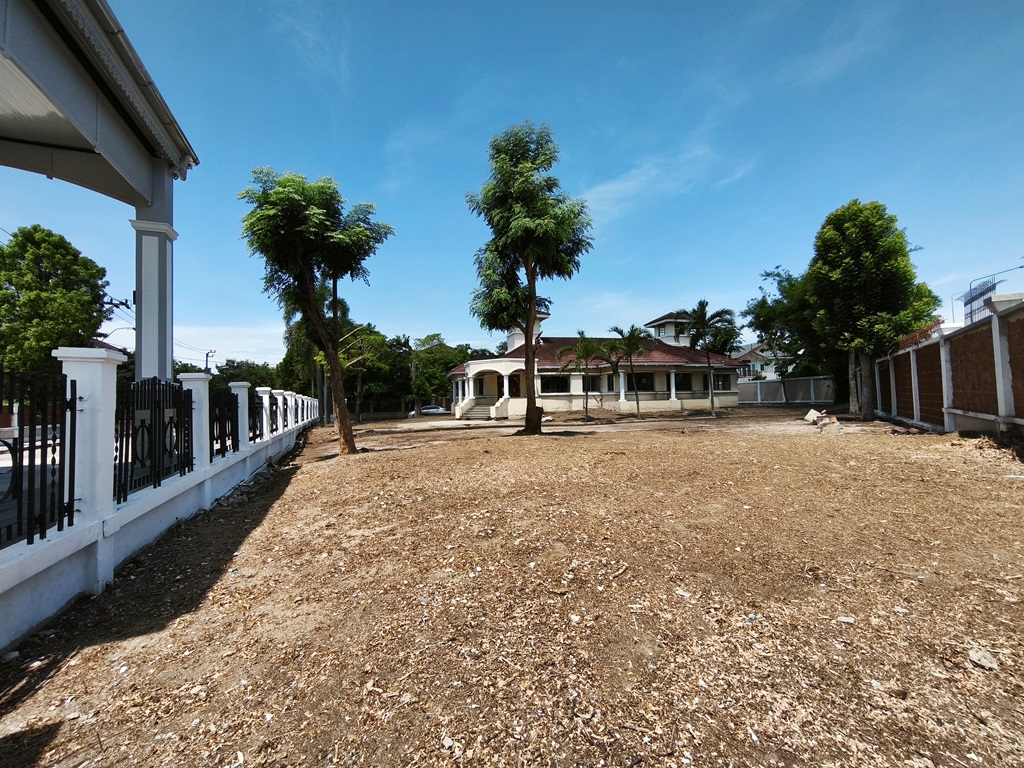 Narisa Thon Burirom Village