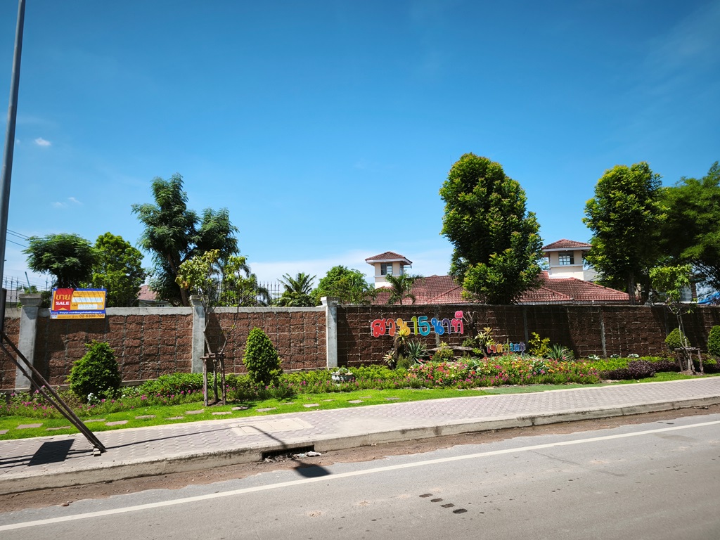 Narisa Thon Burirom Village