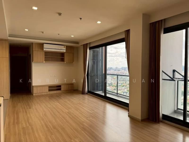 M Jatujak, Bangkok