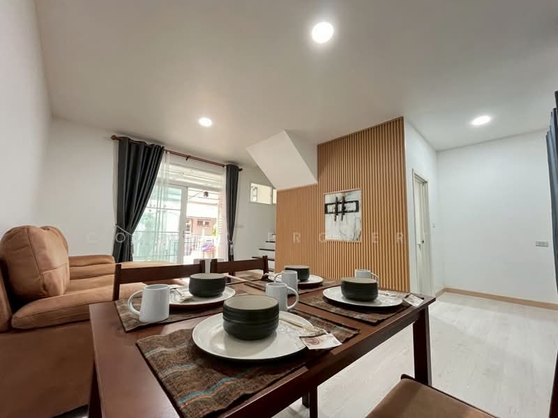 Q District Suksawat 76, Samut Prakan