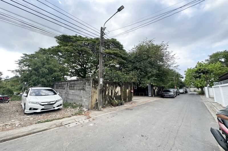 ขายที่ดิน 371 ตร.ว.พร้อมสิ่งปลูกสร้าง ซอยคู้บอน 24 เข้าออกได้ 2 ทาง ใกล้รถไฟฟ้าสายสีชมพู, Bangkok