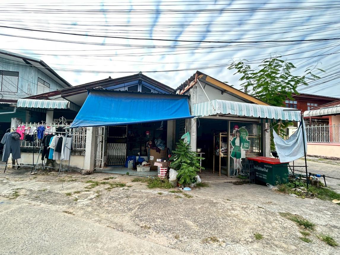 Single-detached house, outside Maha Sarakham project, Maha Sarakham town, Maha Sarakham province.