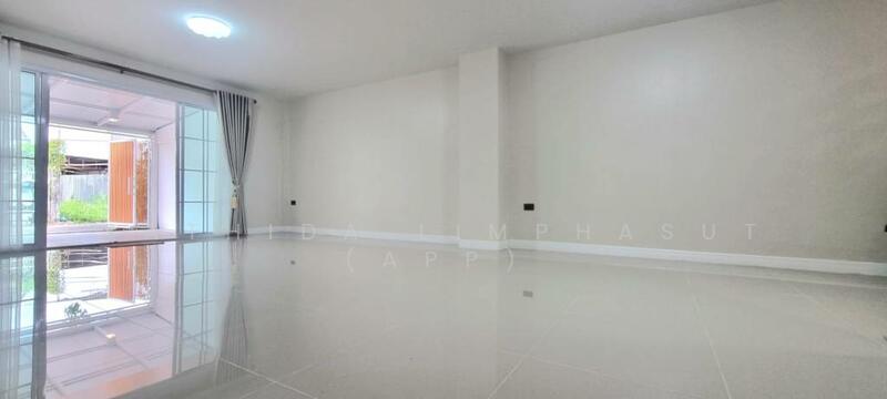 Townhouse In Jomtien, chon-buri