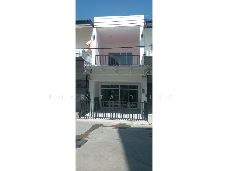 Newly renovated townhouse for sale , near chiangmai airport 2 m ., Chiang Mai