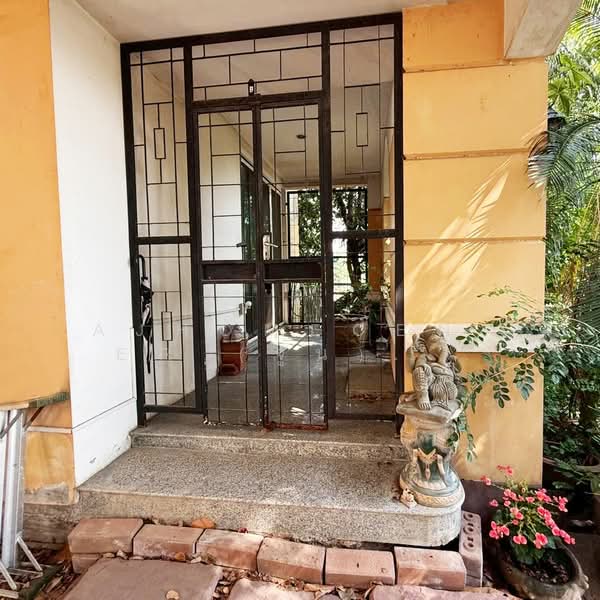 Baan Baramed, Bangkok