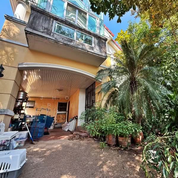 Baan Baramed, Bangkok