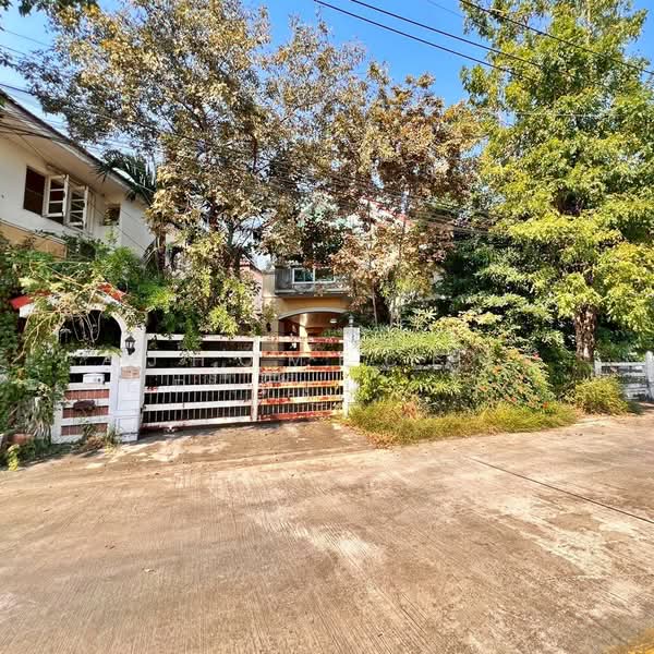 Baan Baramed, Bangkok
