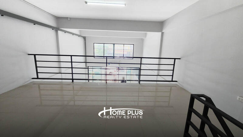 ทาวน์โฮม 3 ชั้นครึ่ง ถนนลำลูกกาคลอง3 ใกล้โรงพยาบาลสินแพทย์, Pathum Thani