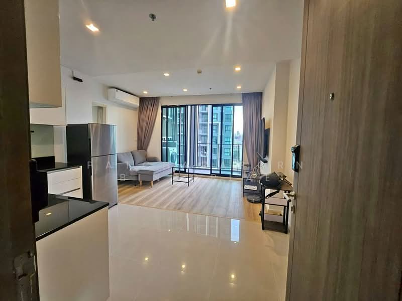 Quinn Ratchada 17, Bangkok
