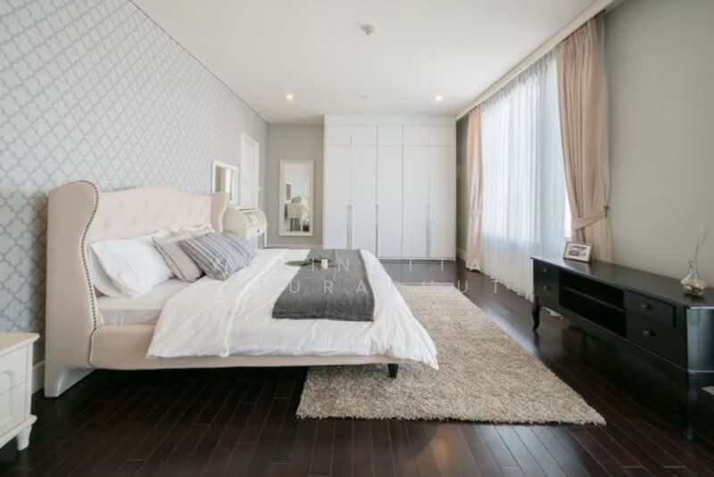 AGUSTON Sukhumvit 22, Bangkok