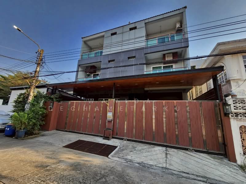 Single house Rama 9 Soi 43 near The Nine Rama 9, Bangkok