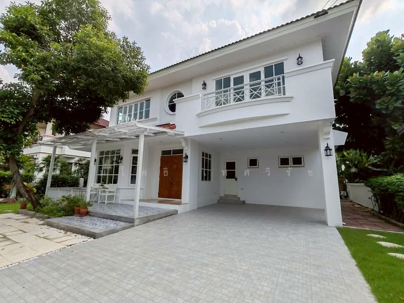 Nantawan Ramintra-Watcharaphon, Bangkok