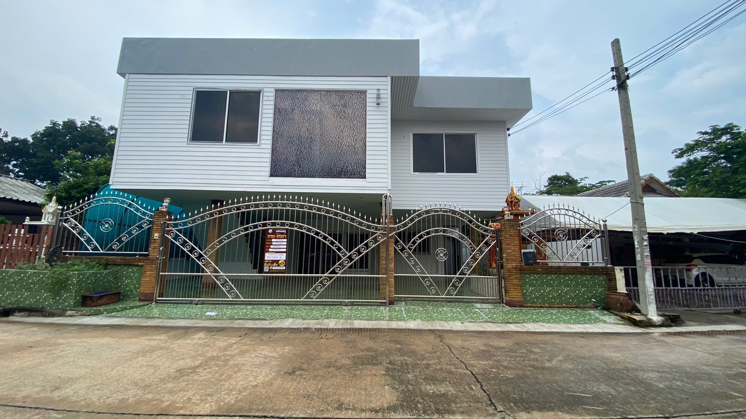Single-Unit House in Pruksa Daras 2, Krathum Baen, Samutsakorn Province