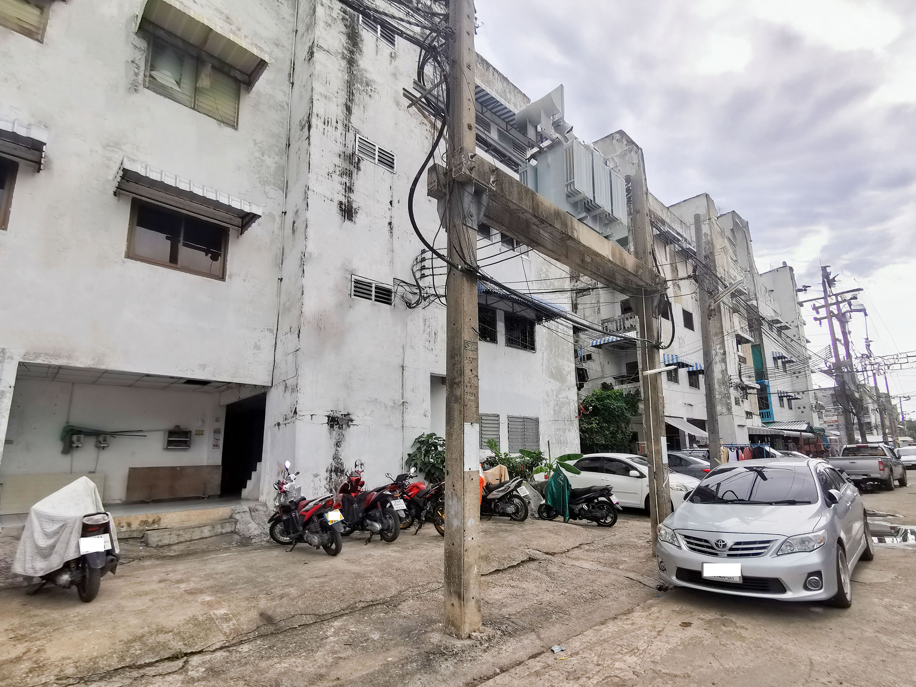 Condominium Residence Nongkham Project has property.