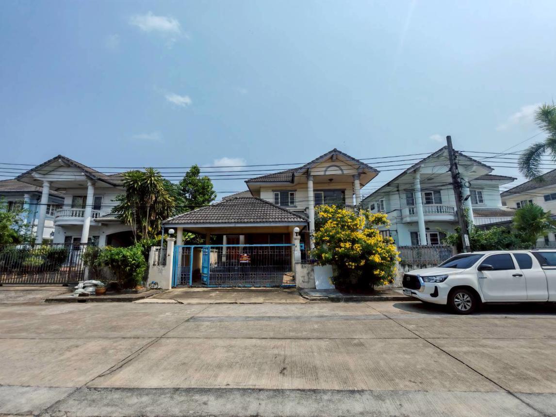 Single House, Outside Bangkok's Projects, Bang Bon, Bangkok