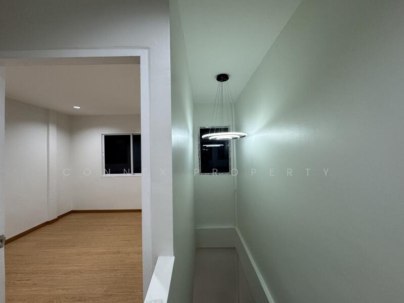 Loet Ubon 4, Bangkok