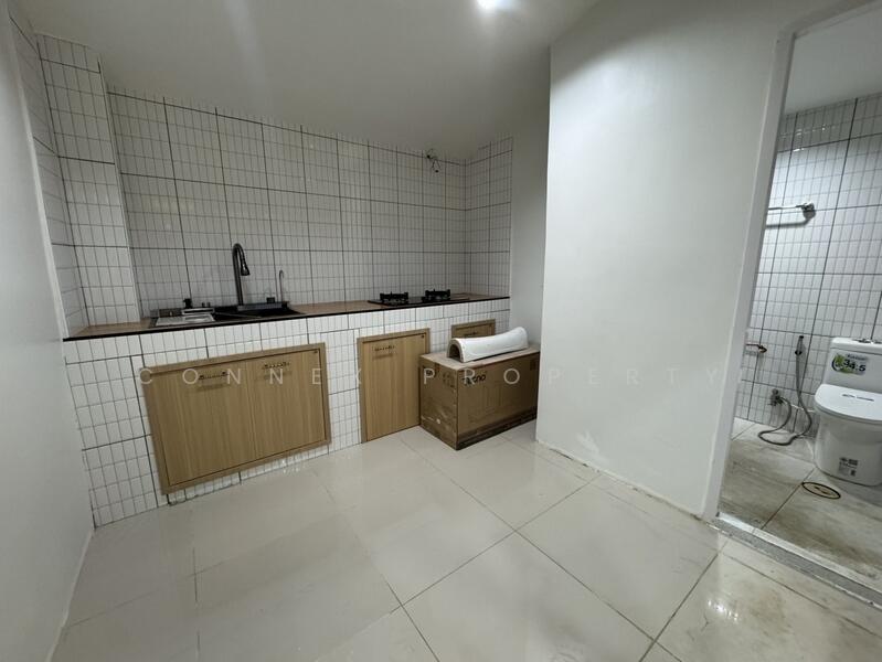 Loet Ubon 4, Bangkok