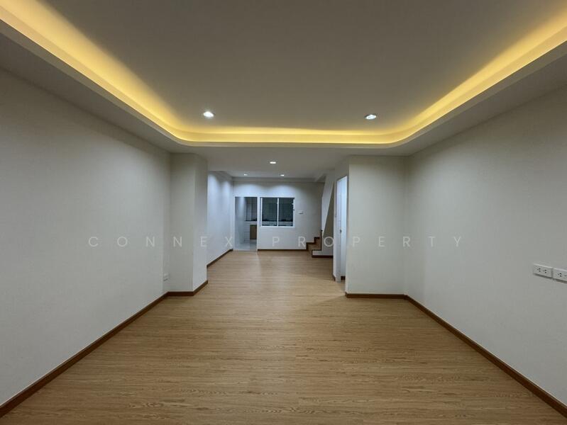 Loet Ubon 4, Bangkok